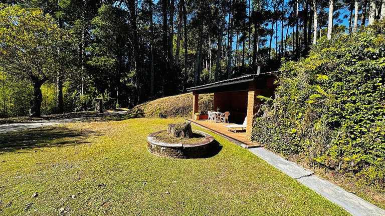 Chalé do Bosque dentro Parque Bambuí