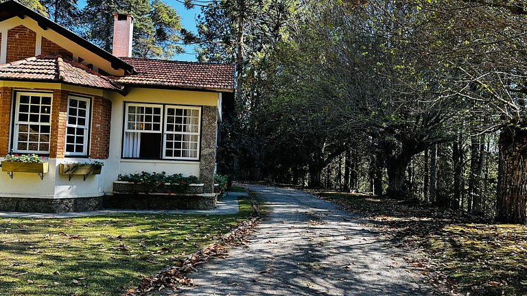 Chalé do Bosque dentro Parque Bambuí