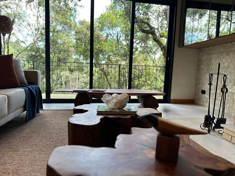 Casa Manacá, moderno meio à natureza