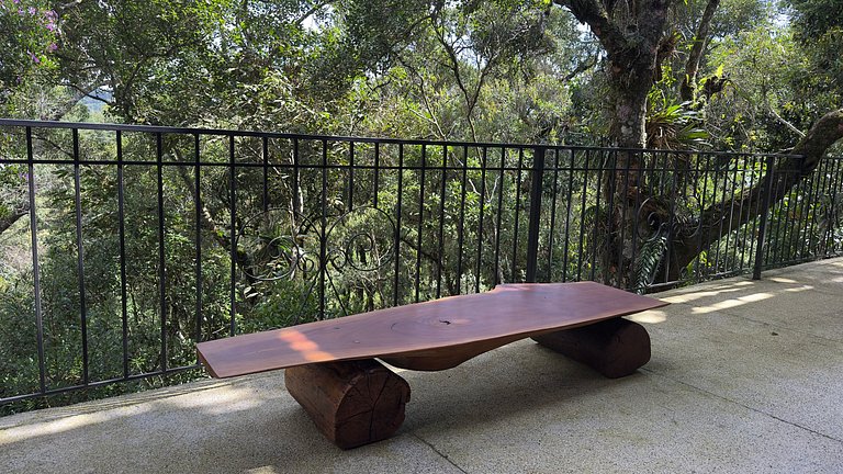 Casa Manacá, moderno meio à natureza