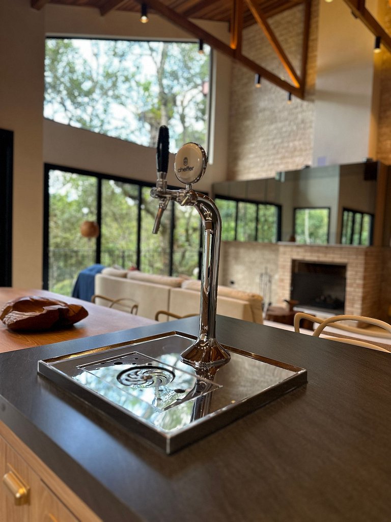 Casa Manacá, moderno meio à natureza