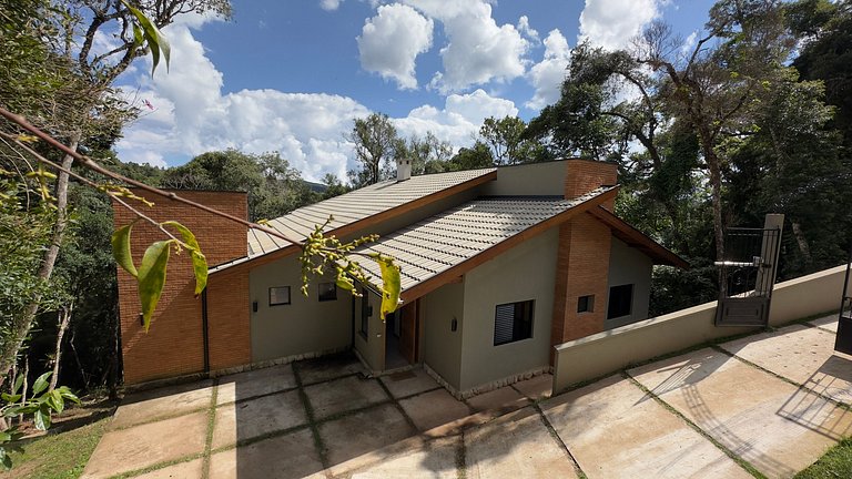 Casa Manacá, moderno meio à natureza