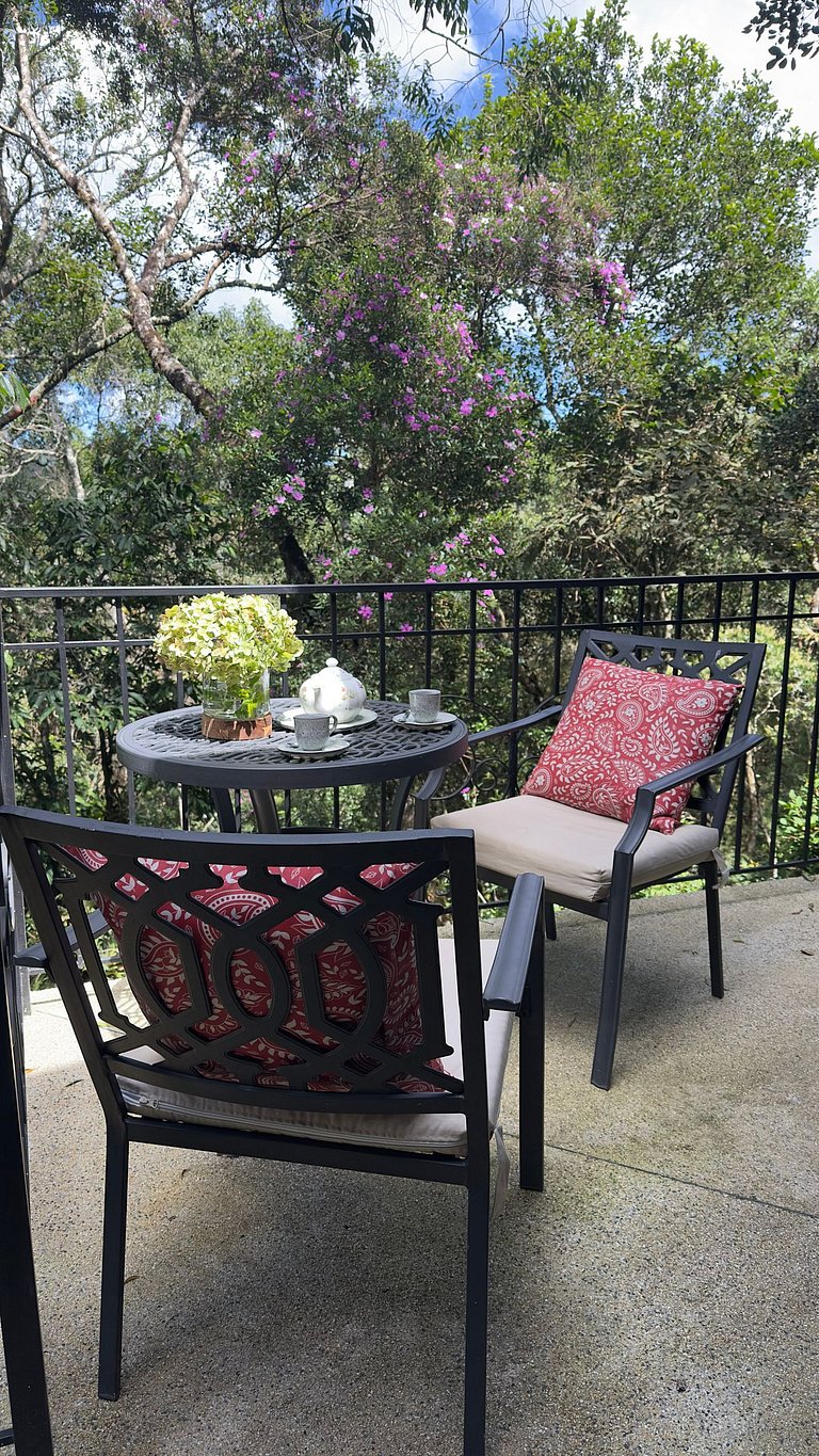 Casa Manacá, moderno meio à natureza